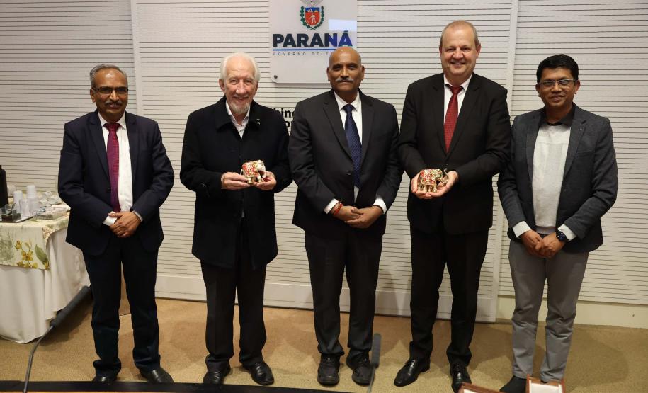 Vice-governador recebe comitiva da Índia para debater instalação de supercomputadores no Paraná