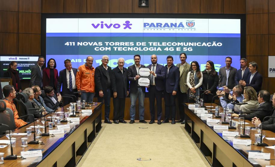 Governador anuncia parceria de R$ 192 milhões com a Vivo para ampliar cobertura de telefonia e internet