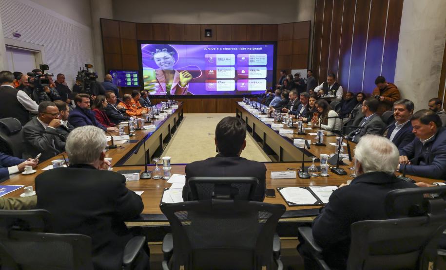 Governador anuncia parceria de R$ 192 milhões com a Vivo para ampliar cobertura de telefonia e internet