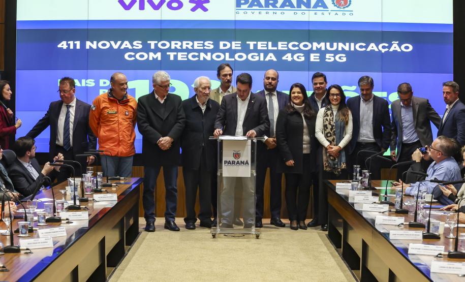 Governador anuncia parceria de R$ 192 milhões com a Vivo para ampliar cobertura de telefonia e internet