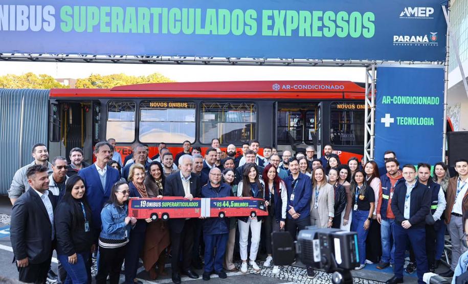 23 metros e quase 200 lugares: Paraná ganha primeiros ônibus superarticulados