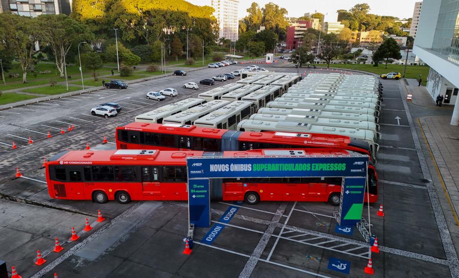 23 metros e quase 200 lugares: Paraná ganha primeiros ônibus superarticulados
