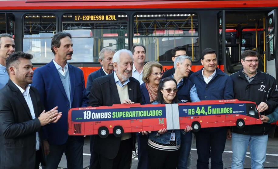 23 metros e quase 200 lugares: Paraná ganha primeiros ônibus superarticulados