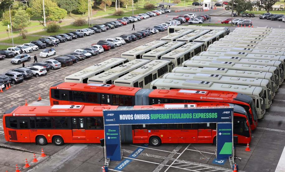 23 metros e quase 200 lugares: Paraná ganha primeiros ônibus superarticulados