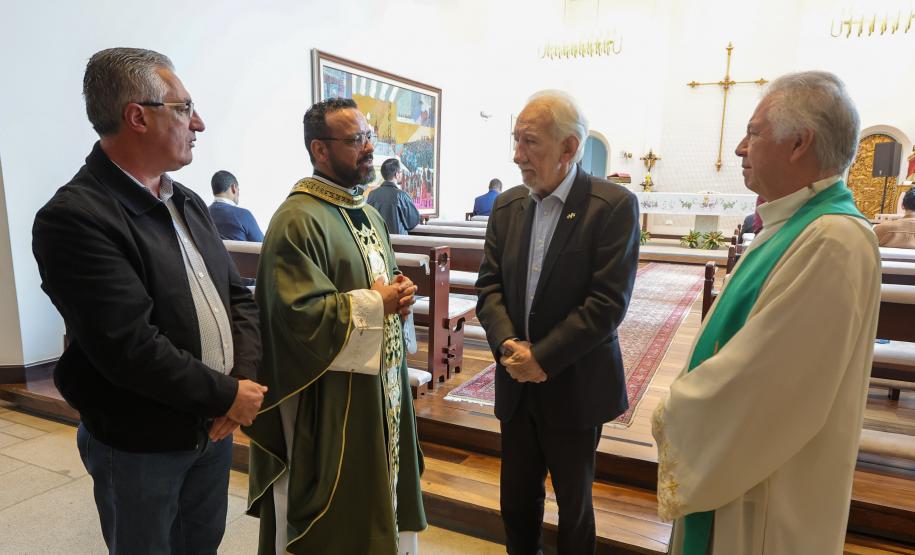 Darci Piana recebe imagem peregrina de Nossa Senhora do Rocio no Palácio Iguaçu