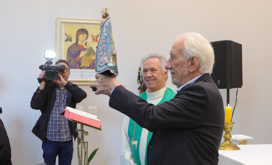 Darci Piana recebe imagem peregrina de Nossa Senhora do Rocio no Palácio Iguaçu