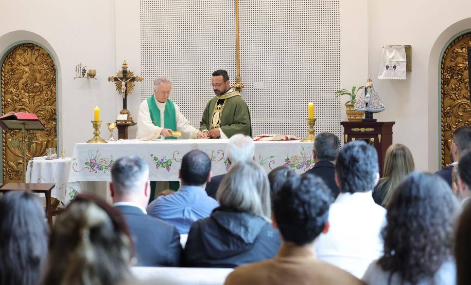Darci Piana recebe imagem peregrina de Nossa Senhora do Rocio no Palácio Iguaçu