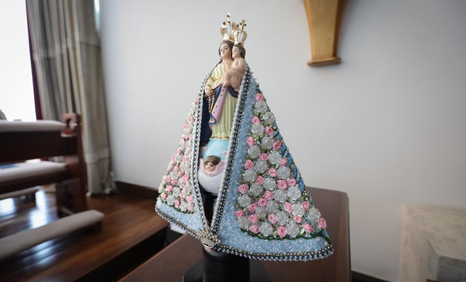 Darci Piana recebe imagem peregrina de Nossa Senhora do Rocio no Palácio Iguaçu