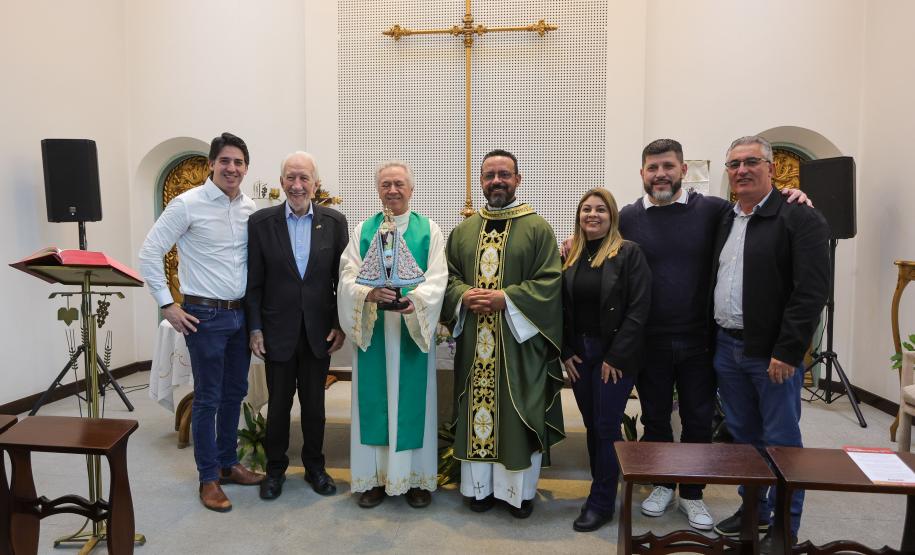 Darci Piana recebe imagem peregrina de Nossa Senhora do Rocio no Palácio Iguaçu