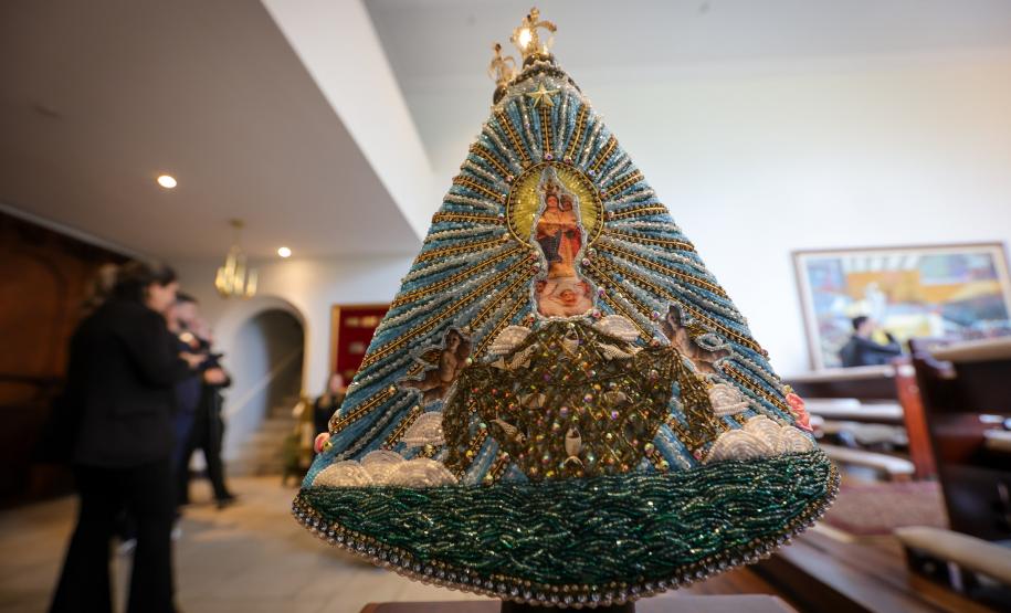 Darci Piana recebe imagem peregrina de Nossa Senhora do Rocio no Palácio Iguaçu