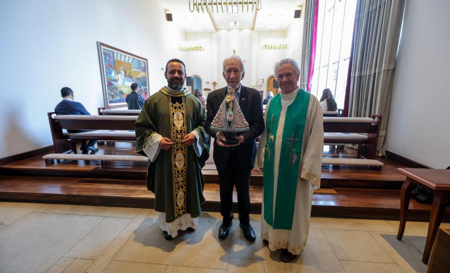 Darci Piana recebe imagem peregrina de Nossa Senhora do Rocio no Palácio Iguaçu