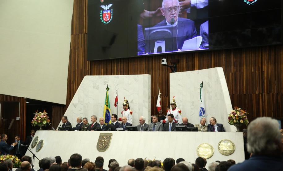 Darci Piana participa da posse dos deputados