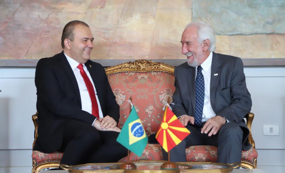 Embaixador da Macedônia do Norte participa de encontro com Darci Piana
