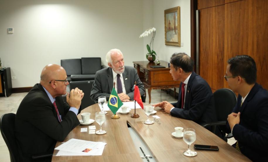 Vietnã quer estreitar laços comerciais com o Paraná