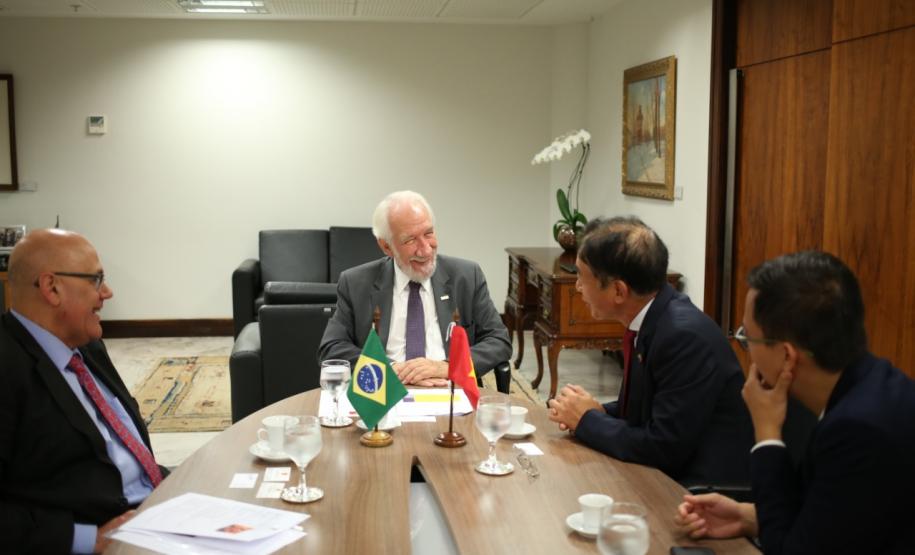 Vietnã quer estreitar laços comerciais com o Paraná